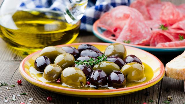 Cette diététicienne explique comment faire la différence entre les vraies et les fausses olives noires
