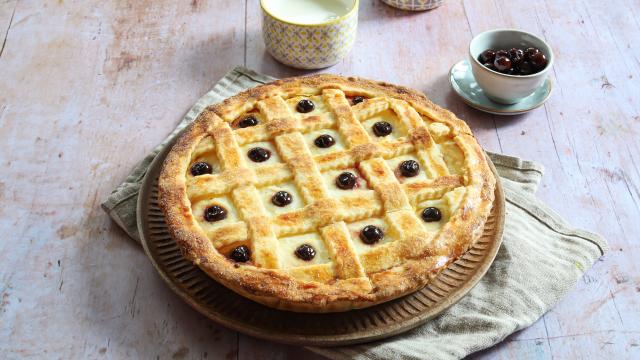 Tarte tressée à la ricotta, confiture de cerises et griottes