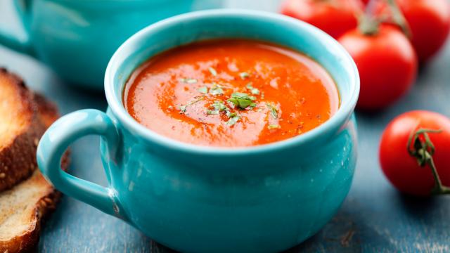 Soupe de tomates express avec des tomates pelées