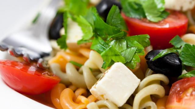 Salade de pâtes tricolores, tomates, et Caprice des Dieux