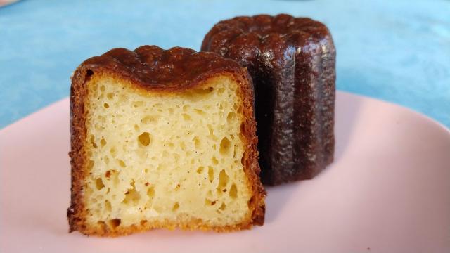 Cannelés bordelais