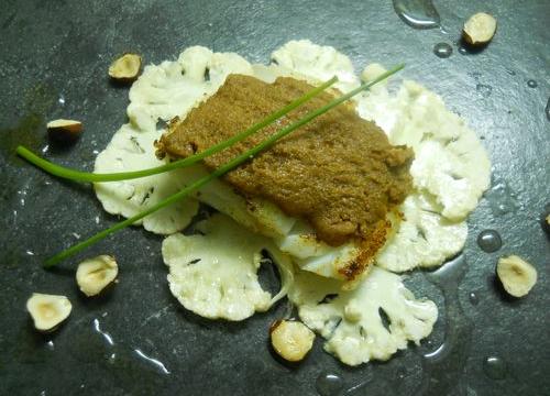 Cabillaud rôti au beurre salé, émincé de chou-fleur à l'huile de noisette et pâte au spéculoos