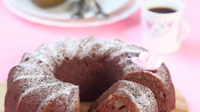 Gâteau léger de semoule complète au chocolat et poires williams