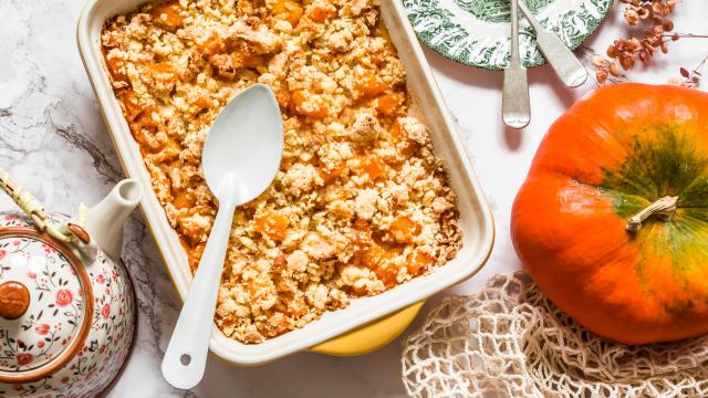 Cyril Lignac a une recette parfaite pour l’automne : un crumble salé au potimarron !