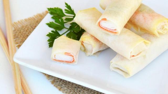 Nems au surimi et sa sauce fromage-ciboulette