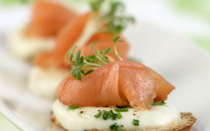 Toasts de saumon de Norvège fumé à la mozzarella