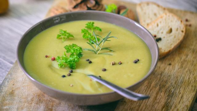 Connaissez-vous la bissara, cette soupe de pois cassés à faire avec seulement 3 ingrédients ?