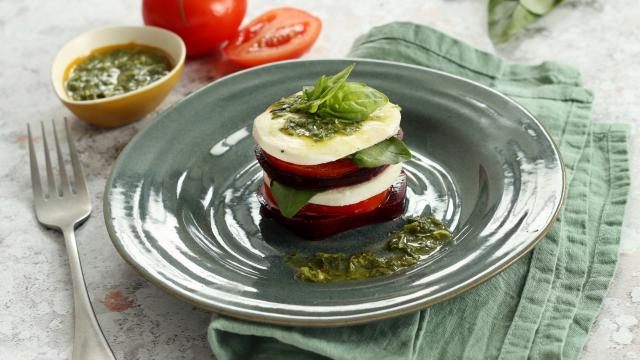 Mille-feuilles de mozzarella aux légumes