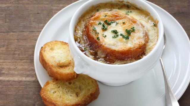 Soupe à l'oignon traditionnelle