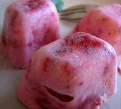 Cubes glacés à la fraise parfumés à la menthe....fraise !