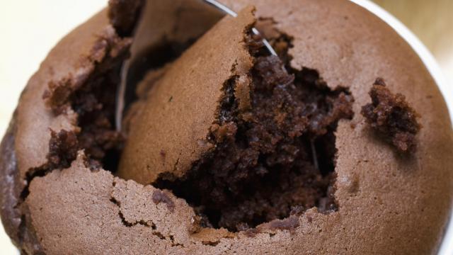 Gâteau au chocolat et sa belle croûte craquante