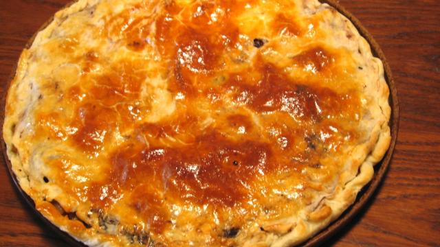 Tourte au boudin noir sur lit de pommes-poireaux