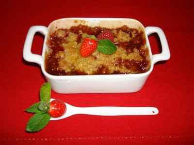 Crumble de fraises et framboises au caramel de balsamique