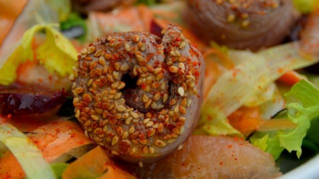 Salade d'aiguillettes de canard au sésame et pamplemousse