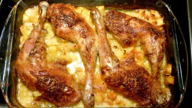 Gratin de cuisses de poulet aux pommes de terres gratinées