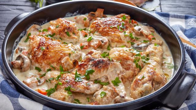 “Un régal” : notre recette de poulet mijoté au parmesan va vous accompagner tout l’hiver !