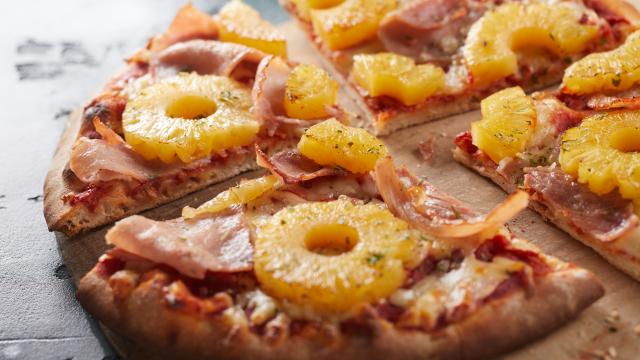 La pizza à l’ananas, bonne ou mauvaise idée ? Le meilleur pizzaiolo du monde a tranché !