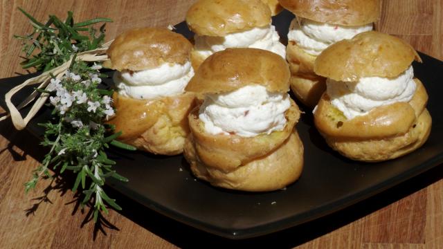 Choux à la chantilly de saumon fumé