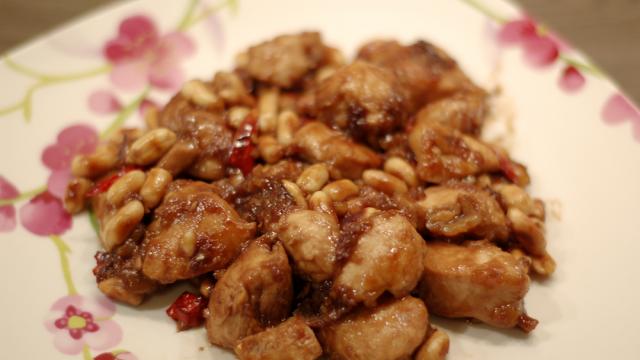 Poulet aux cacahuètes piquant façon Sichuan