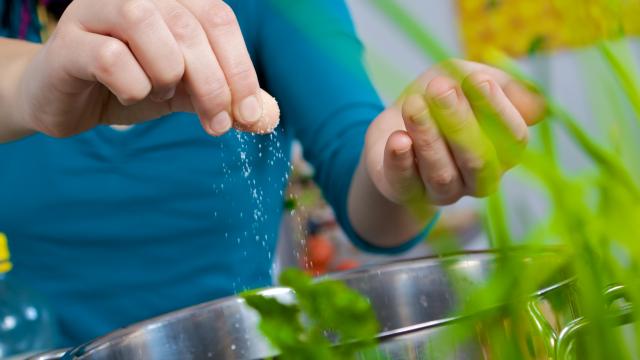 Avec ou sans sel dans l’eau : quelle est la meilleure manière de cuire les pâtes ?