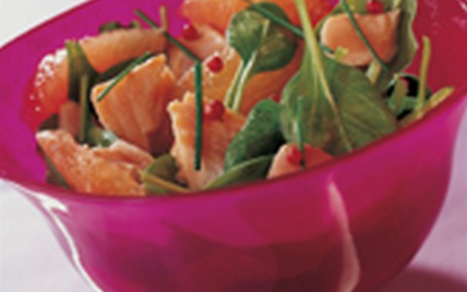 Salade de truite aux pousses d'épinard et pamplemousse rose