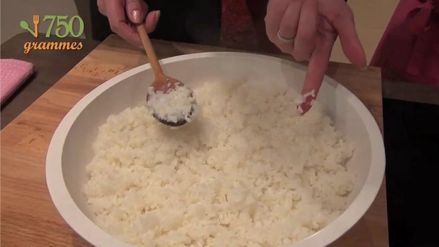 Cuire et préparer le riz à sushi (vidéo) - 750g.com
