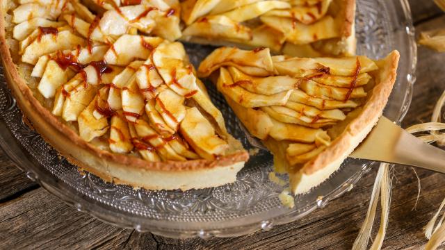 Comment réaliser une tarte aux pommes sans beurre et sans gluten ? Une diététicienne livre sa recette