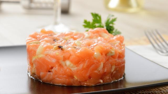 Tartare de saumon frais rehaussé de saumon fumé