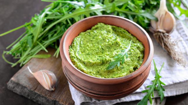 Pesto : voici nos meilleures alternatives pour le réaliser sans basilic !