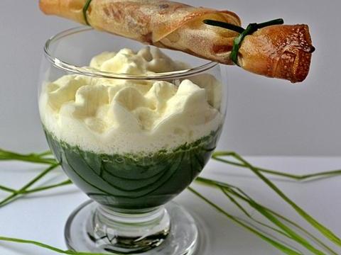 Le Cantal en deux préparations, soupe d'orties froide à la menthe poivrée