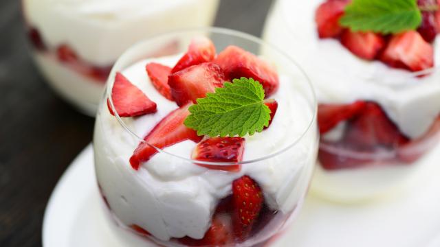 Dessert facile aux fraises et petits suisses