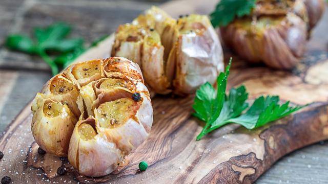 Bien plus rapide qu’au four, comment faire de l’ail rôti au Airfryer ?