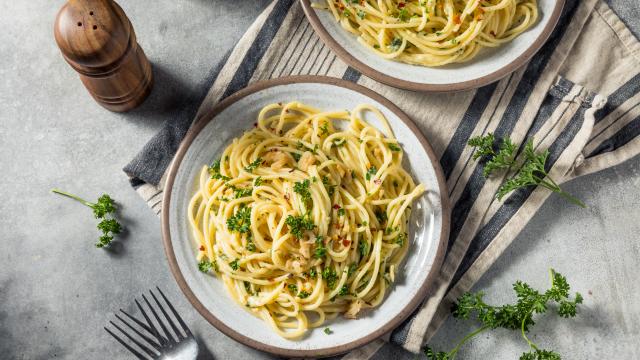 “On se prépare une recette de placard” : François-Régis Gaudry partage sa recette de linguine au beurre et sardines en boite