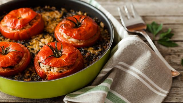 Cyril Lignac dévoile sa recette inratable de tomates farcies, un vrai régal !