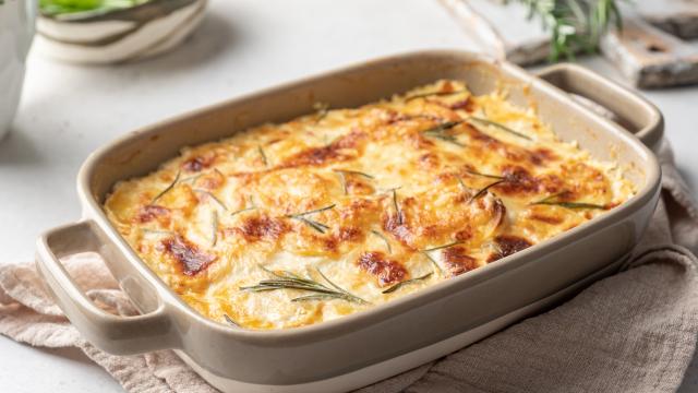 Pour votre prochain repas en famille, testez le gratin dauphinois de la cheffe Hélène Darroze !