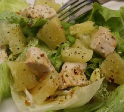 Salade pimentée dinde et ananas