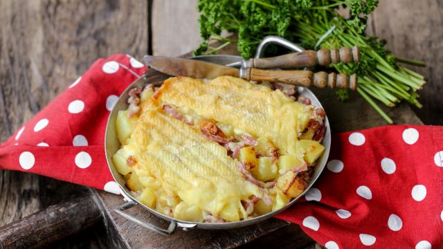 “J’adore ça” : Philippe Etchebest propose sa version de la tartiflette, avec deux astuces qui changent tout !