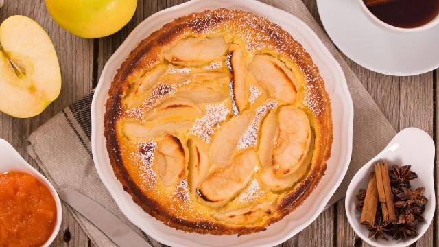 Comment faire un gâteau façon cheesecake aux pommes, sans sucres ajoutés ?
