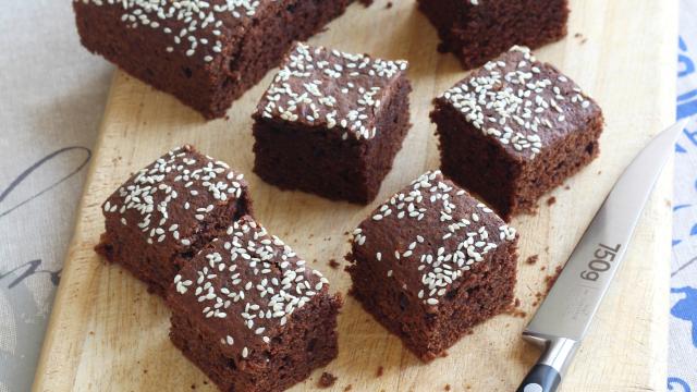 Cet ingrédient secret remplace à merveille le beurre dans cette recette de gâteau au chocolat