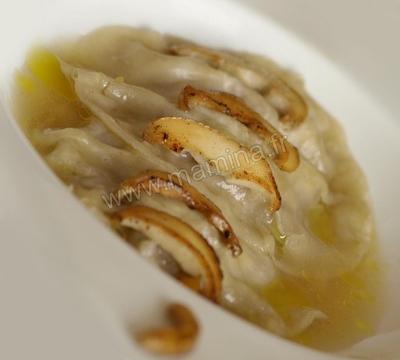 Bouillon de cèpes et leurs raviole de foie gras