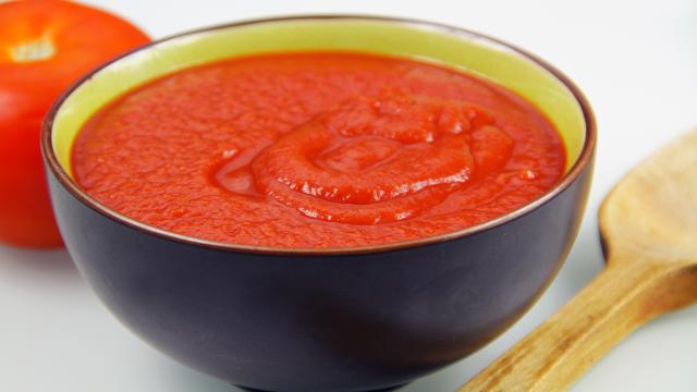 “On va mettre l’été en conserve” : Laurent Mariotte dévoile sa recette de coulis de tomate avec une astuce de “mamas italiennes”