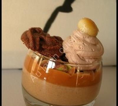 Verrine pralinée au caramel et aux fruits secs et son biscuit chocolat-café