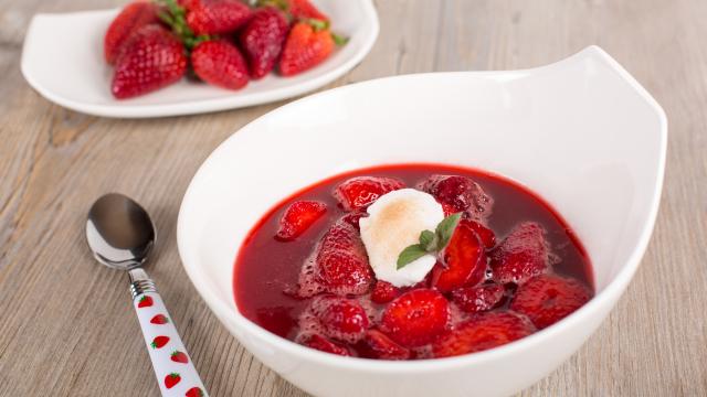 Soupe à la rhubarbe et fraises