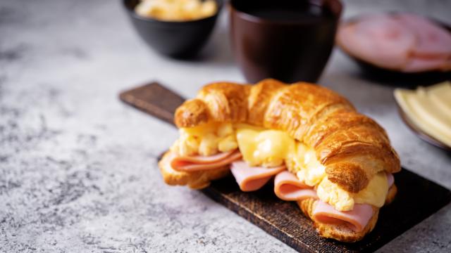 Repas du dimanche soir : 3 recettes express pour réutiliser vos croissants du petit-déjeuner