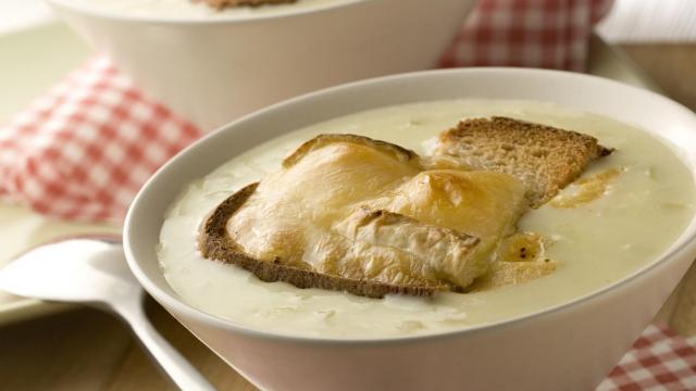 Petites soupes gratinées au camembert Le Rustique