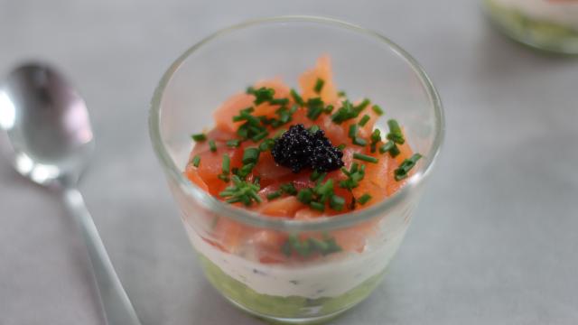 Verrine avocat-saumon-boursin