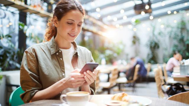 Ce restaurant propose une bouteille de vin gratuite aux convives qui acceptent de laisser leur téléphone à l’entrée : “90% des clients ont choisi de…”