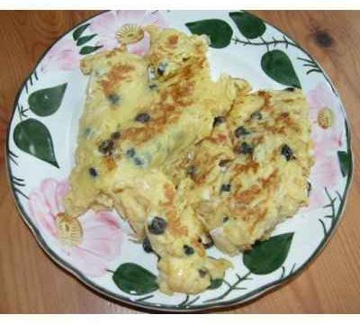 Omelette sucrée aux raisins et pain d'épice