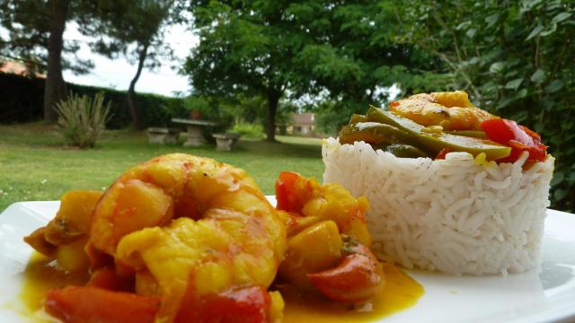 Gambas et noix de Saint-Jacques au lait de coco