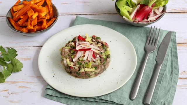 Tartare de Magret de Canard à la pomme verte et frites de patates douces au four